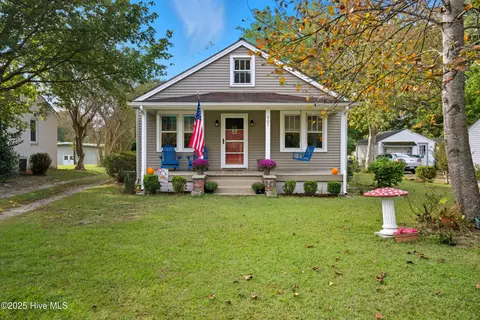907 W Queen St, Edenton, NC 27932