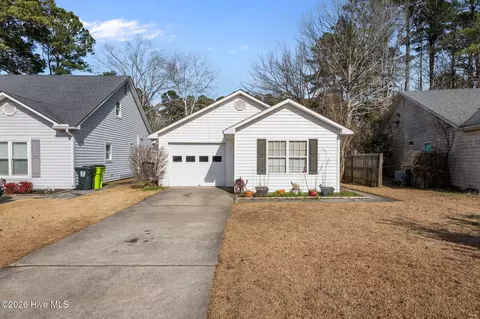 3594 Red Oak Dr, New Bern, NC 28562