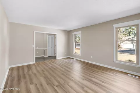 Living - 170 Adams Cir, Pinehurst, NC 28374 photo 2 of 6