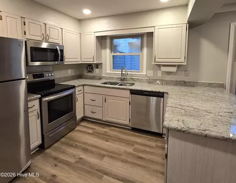 Kitchen - 170 Adams Cir, Pinehurst, NC 28374 photo 2 of 4