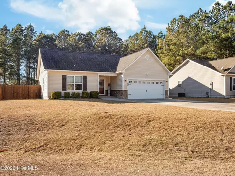 204 Demetrius Ct, Hubert, NC 28539