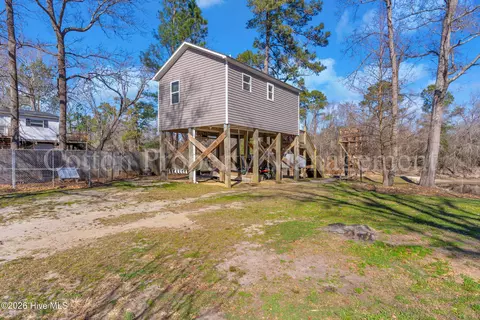 2621 Croomsbridge Rd, Burgaw, NC 28425