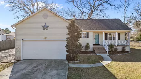 827 Roberts Rd, Newport, NC 28570