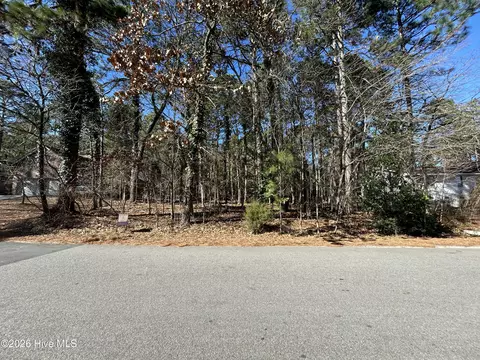 615 Lake Forest Dr SE, Pinehurst, NC 28374