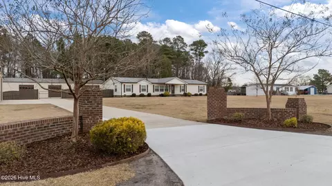 3905 Hudsons Crossroads Rd, Greenville, NC 27858