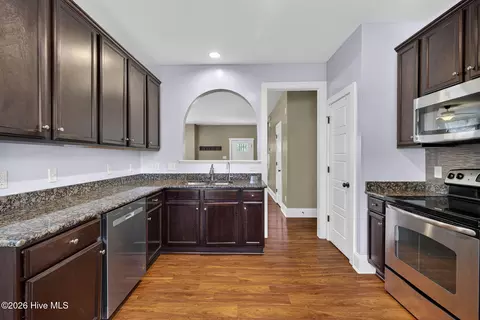 Kitchen - 1727 Sloop Point Loop Rd, Hampstead, NC 28443 photo 2 of 3