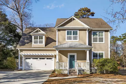 Exterior - 1727 Sloop Point Loop Rd, Hampstead, NC 28443 photo 2 of 9