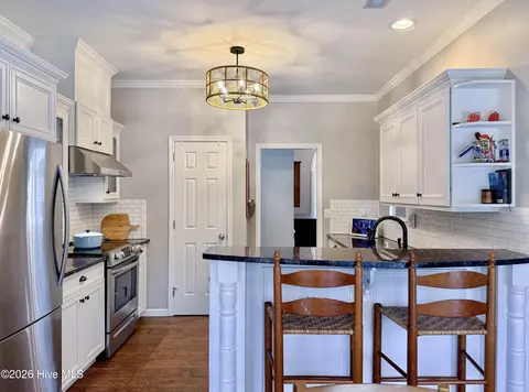 Kitchen - 329 Long Leaf Dr, Hampstead, NC 28443 photo 10 of 13