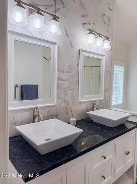 Bath - 329 Long Leaf Dr, Hampstead, NC 28443 photo 2 of 16