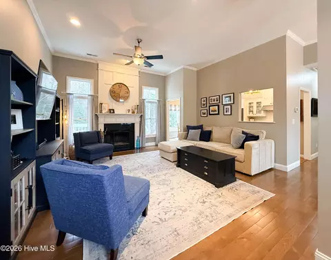 Living - 329 Long Leaf Dr, Hampstead, NC 28443 photo 2 of 6