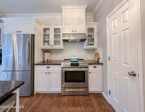 Kitchen - 329 Long Leaf Dr, Hampstead, NC 28443 photo 7 of 13