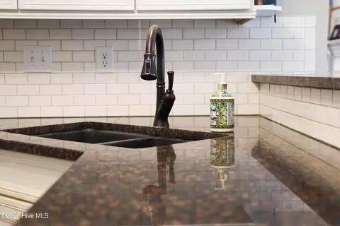Kitchen - 329 Long Leaf Dr, Hampstead, NC 28443 photo 12 of 13