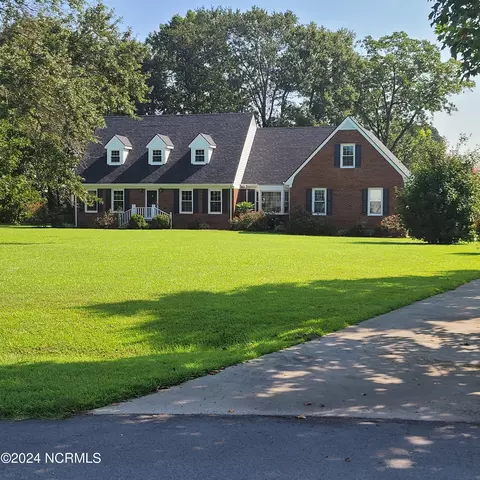 97 Planters Walk Ln, Clinton, NC 28328