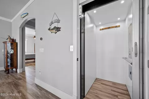 Entry Way - 1044 Mallard Bay Rd, Hampstead, NC 28443 photo 4 of 6