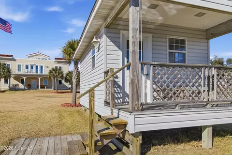Exterior - 1044 Mallard Bay Rd, Hampstead, NC 28443 photo 7 of 9