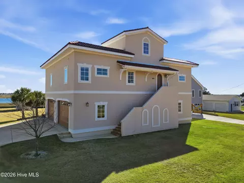 Exterior - 1044 Mallard Bay Rd, Hampstead, NC 28443 photo 2 of 9