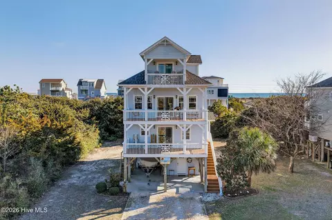 122 Old Village Ln, North Topsail Beach, NC 28460