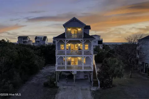 122 Old Village Ln, North Topsail Beach, NC 28460