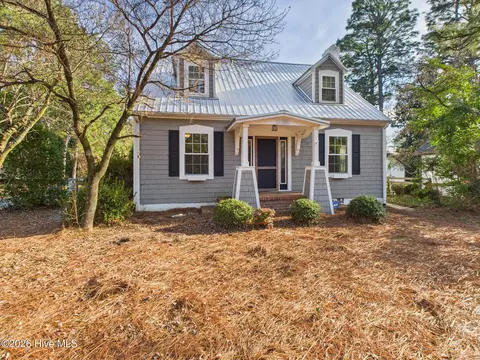 1195 N May St, Southern Pines, NC 28387