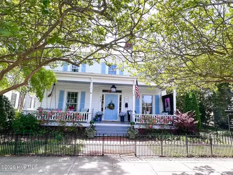 219 Pollock St, New Bern, NC 28560
