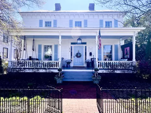 219 Pollock St, New Bern, NC 28560
