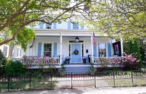 219 Pollock St, New Bern, NC 28560