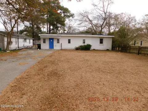 302 Pete Jones Dr, Richlands, NC 28574