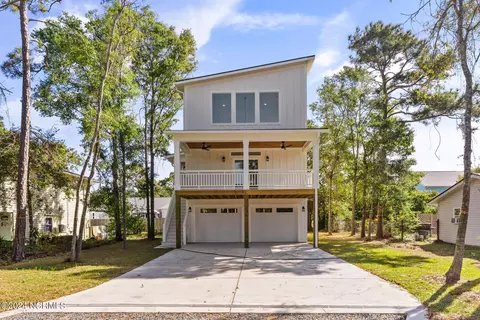 126 N Middleton Ave, Oak Island, NC 28465