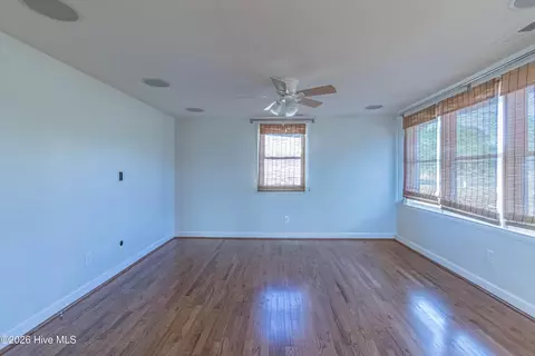 101 W Pine Forest Rd, Mount Olive, NC 28365