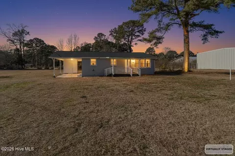 101 W Pine Forest Rd, Mount Olive, NC 28365