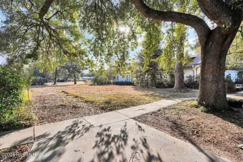 1721 Country Club Rd, Wilmington, NC 28403