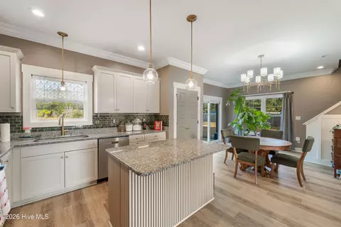 Kitchen - 428 Elgin Rd, Hubert, NC 28539 photo 4 of 11