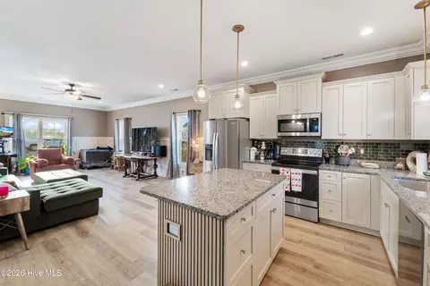 Kitchen - 428 Elgin Rd, Hubert, NC 28539 photo 11 of 11