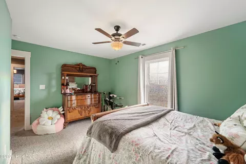 Bedroom - 428 Elgin Rd, Hubert, NC 28539 photo 9 of 12