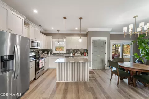 Kitchen - 428 Elgin Rd, Hubert, NC 28539 photo 2 of 11