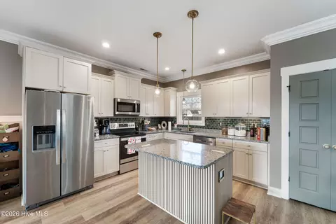 Kitchen - 428 Elgin Rd, Hubert, NC 28539 photo 1 of 11