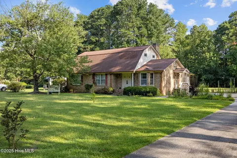 1813 Worthington Rd, Greenville, NC 27858