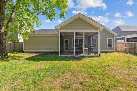 Exterior - 46 E Cloverfield Ln, Hampstead, NC 28443 photo 7 of 13