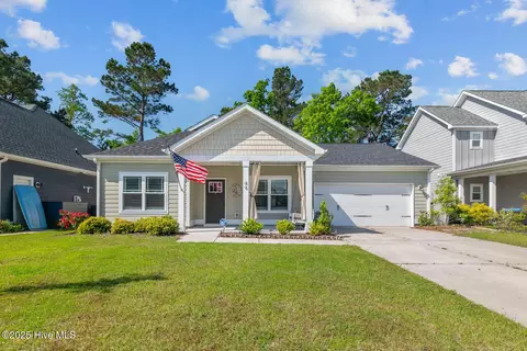 46 E Cloverfield Ln, Hampstead, NC 28443
