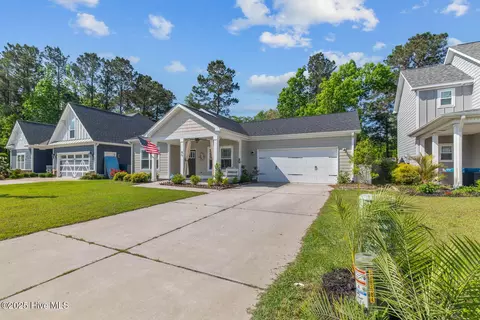 Exterior - 46 E Cloverfield Ln, Hampstead, NC 28443 photo 1 of 13