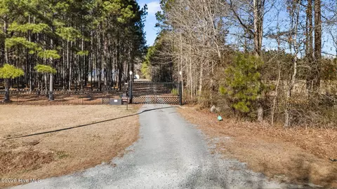 275 Van Moreadith Rd, New Bern, NC 28562