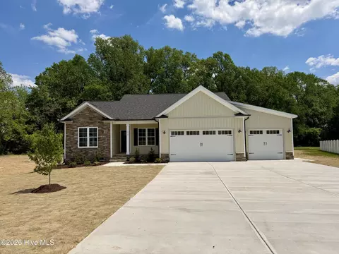 104 Lucky Ln, Pikeville, NC 27863