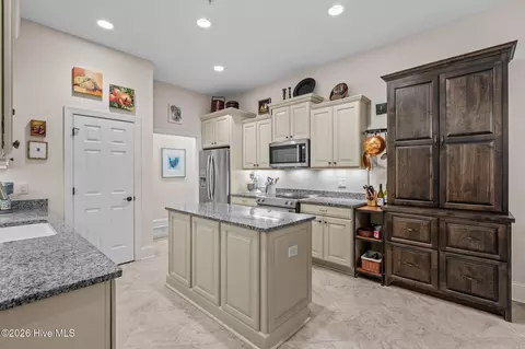 Kitchen - 4 Buckingham Pl, Pinehurst, NC 28374 photo 1 of 4