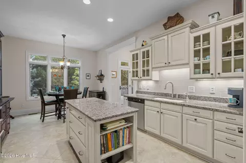 Kitchen - 4 Buckingham Pl, Pinehurst, NC 28374 photo 3 of 4