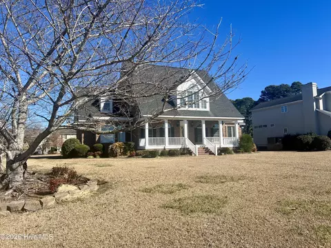 206 Austin Point Dr, Washington, NC 27889