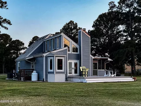 112 Canadian Goose Dr, Currituck, NC 27929