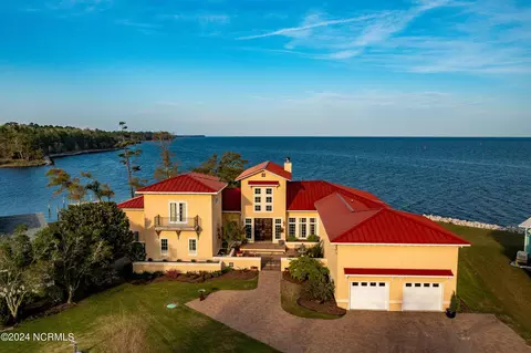 6054 Dolphin Rd, Oriental, NC 28571