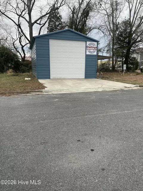 821 Tayloe St, Washington, NC 27889