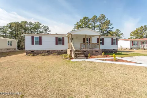 423 Gray Dr SW, Shallotte, NC 28470
