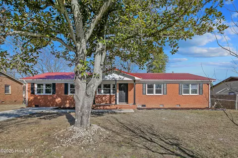 1034 Crayton Cir, Fayetteville, NC 28314